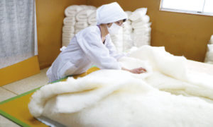 職人が丁寧に仕立てれる綿打ち直しふとん